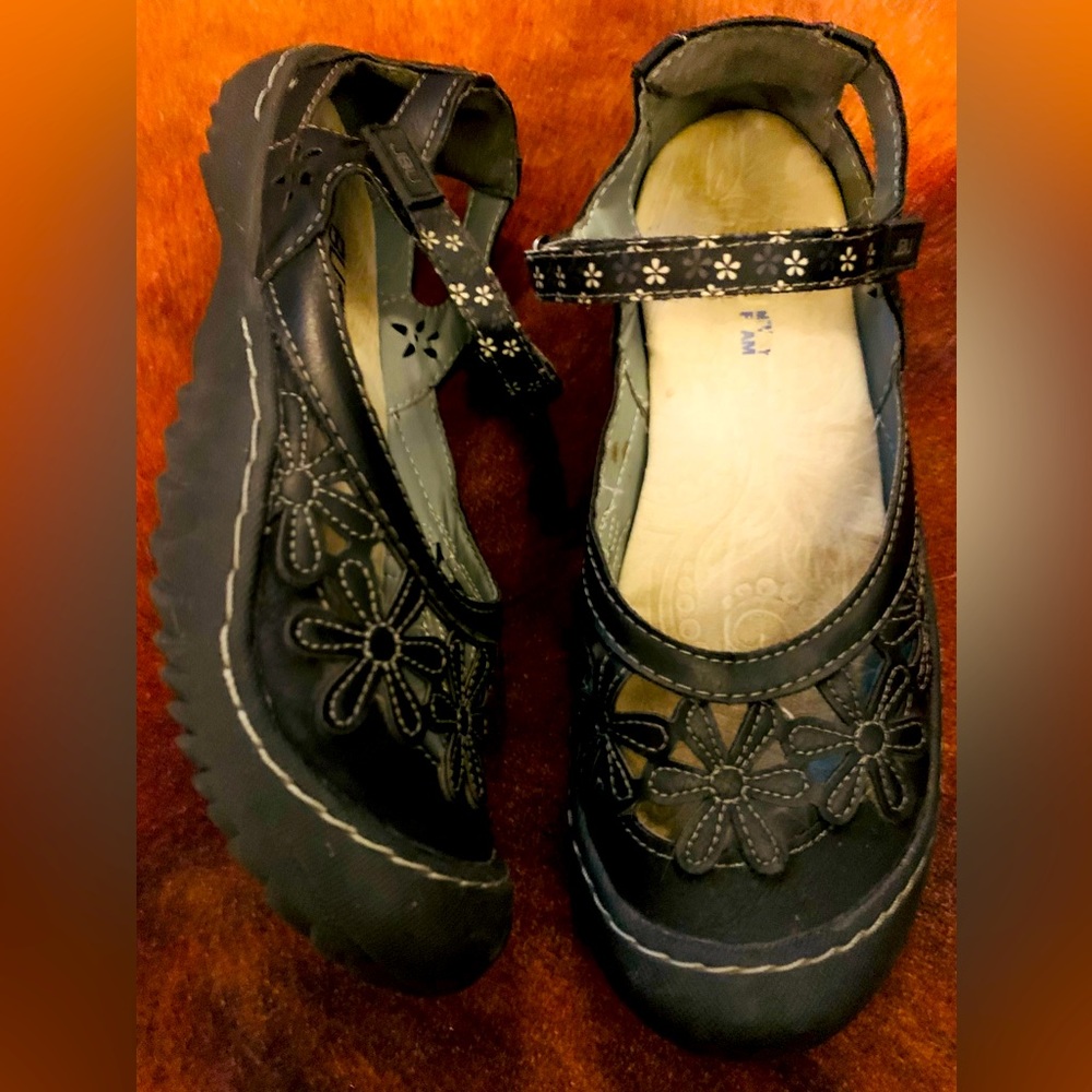 JBU Black Flower Sandals / Shoes - Size 9 - Good Used Condition